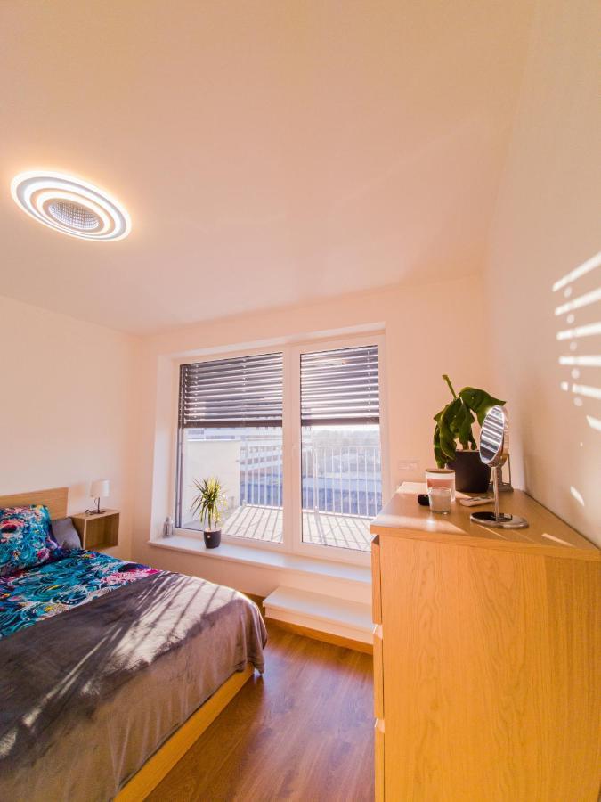 Modern Flat With Large Terrace Appartamento Hradec Králové Esterno foto