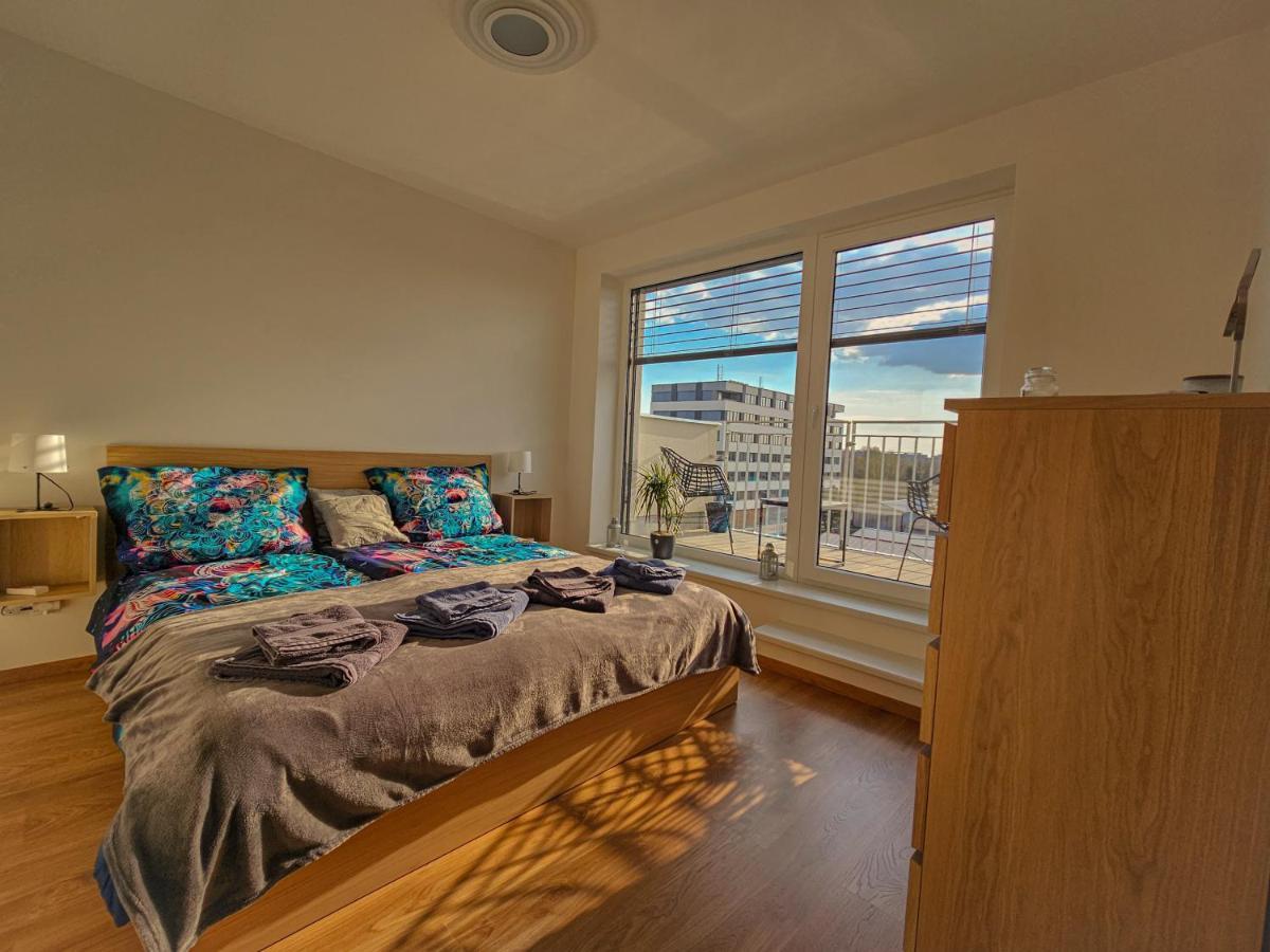 Modern Flat With Large Terrace Appartamento Hradec Králové Esterno foto